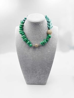 18 karat gold-plated necklace featuring a blend of turquoise and cuarzo verde stones adorned with exquisite zircon ornaments