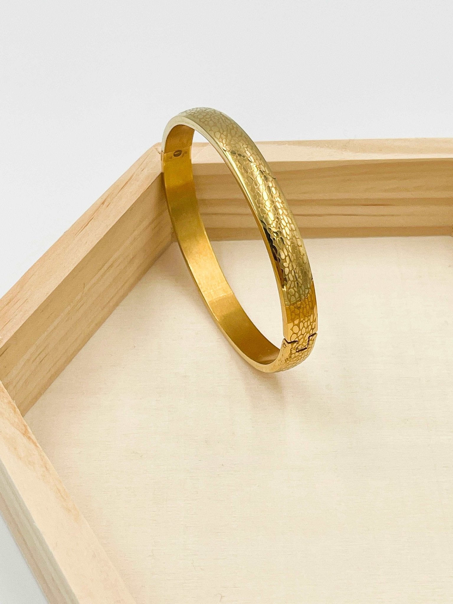 18 karat gold plated stainless bracelet - ELLY