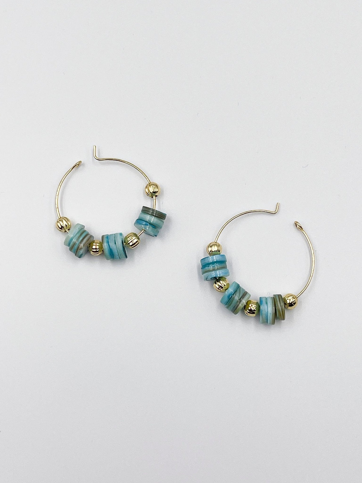 Stunning earrings, featuring an 18-karat gold-plated chain and gorgeous colored nacre stone - ELLY