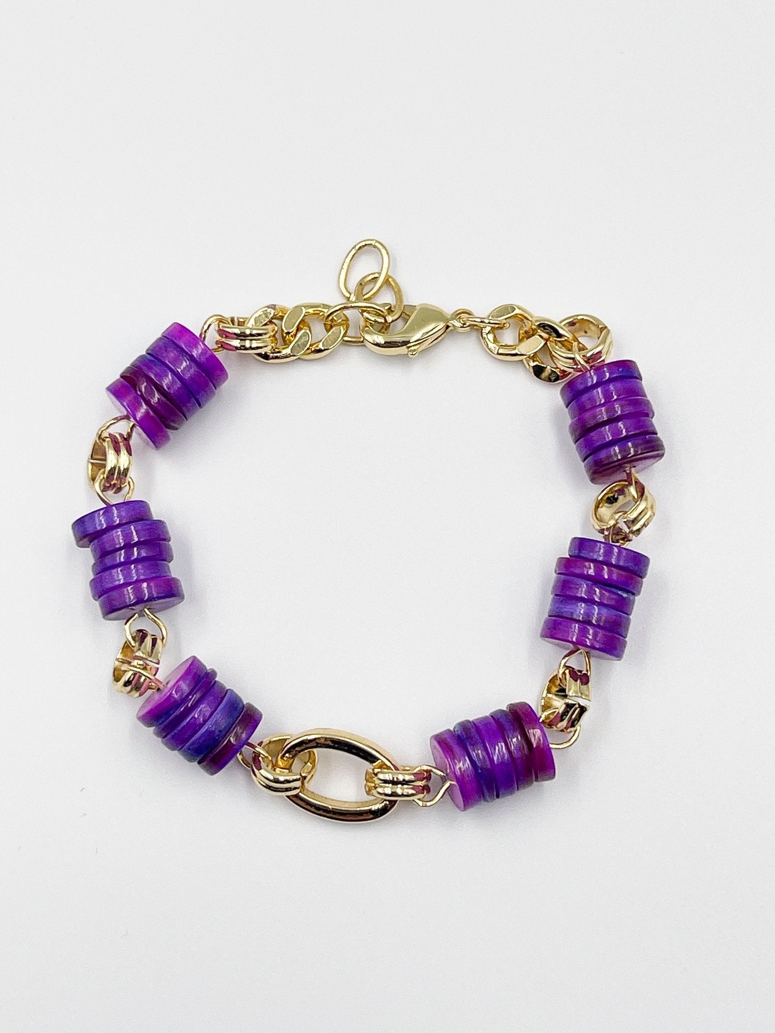 Stunning bracelet, featuring an 18-karat gold-plated chain and gorgeous colored nacre stone - ELLY
